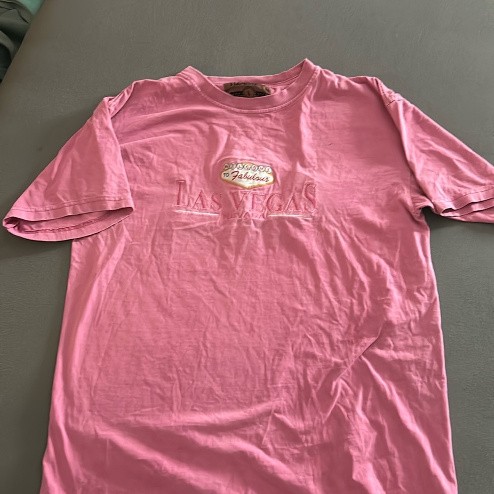 pink tee
